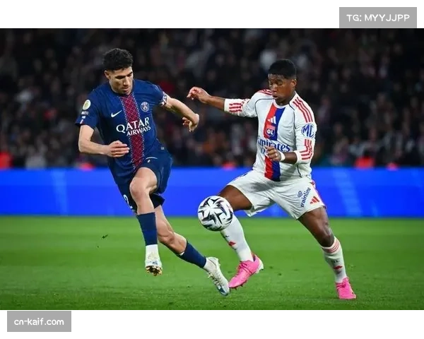 里昂主场惜败巴黎圣日耳曼，阿什拉夫梅开二度成亮点